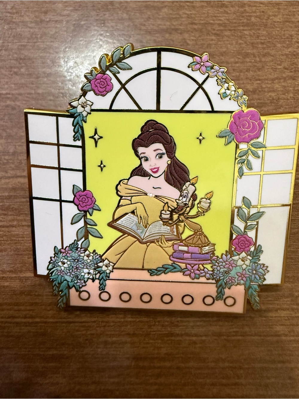 Box lunch belle balcony pin